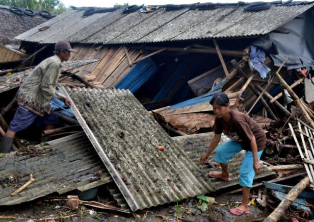 Τραγωδία: 168 νεκροί και εκατοντάδες τραυματίες από τσουνάμι μετά από έκρηξη ηφαιστείου στην Ινδονησία