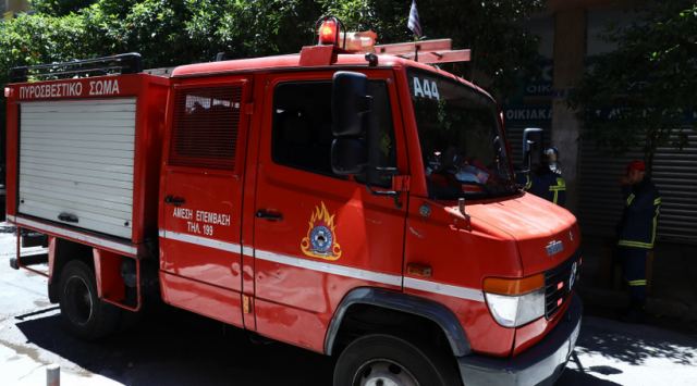Πειραιάς: Κατέρρευσε κτίριο στο Πασαλιμάνι: Τρεις τραυματίες, ένα άτομο εγκλωβισμένο