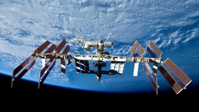 Διαστημικός περίπατος για δύο αστροναύτες της NASA