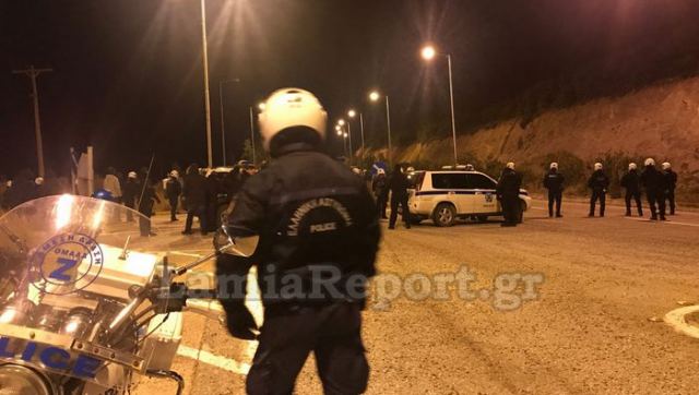 Λαμία: Επεισόδια με οπαδούς της Λάρισας - Τραυματίστηκαν αστυνομικοί - Έγιναν συλλήψεις - ΒΙΝΤΕΟ