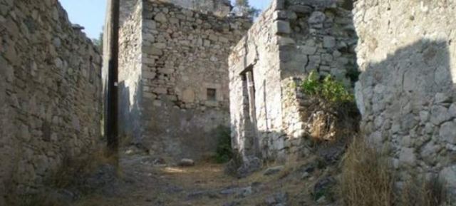 Αυτό είναι το χωριό που πωλείται στην Κρήτη -Τι λένε οι κάτοικοί του που το εγκατέλειψαν [εικόνες]