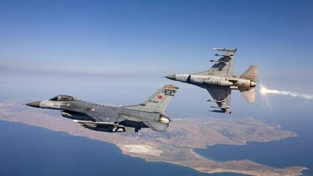 Αιγαίο: 62 παραβιάσεις και 5 εμπλοκές από τουρκικά αεροσκάφη