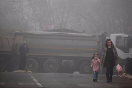 Τύμπανα πολέμου στο Κόσοβο: Νέα οδοφράγματα, σε ύψιστη ετοιμότητα ο στρατός στη Σερβία με διαταγή Βούσιτς