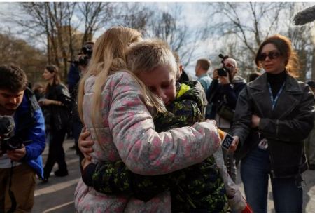 Επανενώθηκαν με τις οικογένειές τους 31παιδιά, που είχαν μεταφερθεί παράνομα στη Ρωσία – Συγκλονιστικές εικόνες