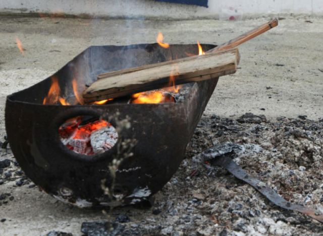 Φωτιά με έναν νεκρό κοντά στο στρατόπεδο Καποτά