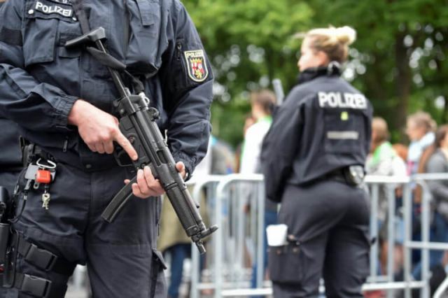 Γερμανία: Τρεις νεκροί σε δωμάτιο ξενοδοχείου από… βέλη βαλλίστρας