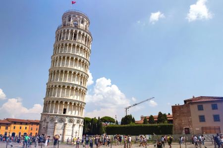 Ιταλία: Ο πύργος της Πίζας και οι πύργοι της Μπολόνια που γέρνουν