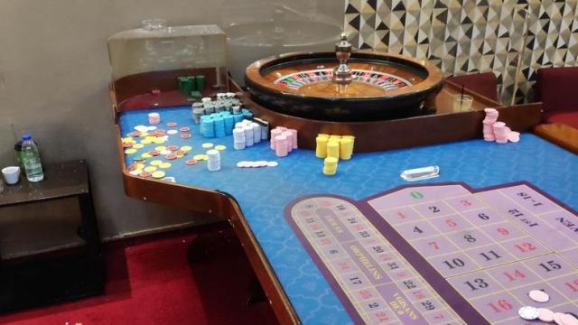 87 συλλήψεις για παράνομο τζόγο σε «μίνι καζίνο» στην Αθήνα