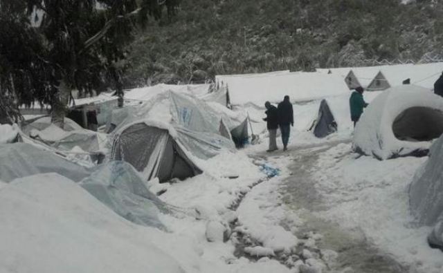 ΒΙΝΤΕΟ σοκ - Θαμμένες στο χιόνι οι σκηνές των προσφύγων στη Μόρια