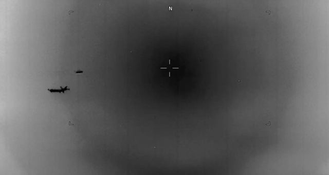 Βίντεο του αμερικανικού Πενταγώνου με UFO, που πετάει «σφαίρα» δίπλα από αεροσκάφος