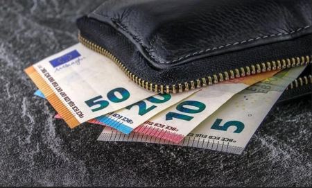 Πάτρα: Ανήλικοι βρήκαν πορτοφόλι με 700 ευρώ και το παρέδωσαν στην αστυνομία