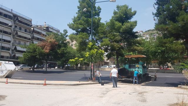 Λαμία: Επιτέλους έφτιαξαν το parking στην οδό Στουρνάρα