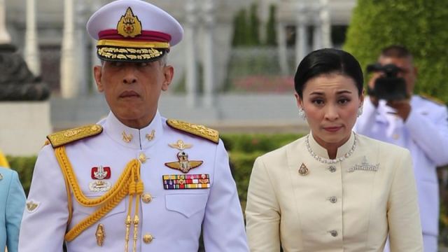 Κορωνοϊός: Σε απομόνωση ο βασιλιάς της Ταϊλάνδης μαζί με... 20 γυναίκες