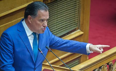 Γεωργιάδης: Το 5ήμερο δεν καταργείται, γι’ αυτό δεν έχει κόσμο έξω – ΚΚΕ: Είσαι «υπουργός νούμερο»