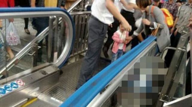 Νέο δυστύχημα με κυλιόμενη σκάλα στην Κίνα: Αγόρι εγκλωβίστηκε και έχασε τη ζωή του