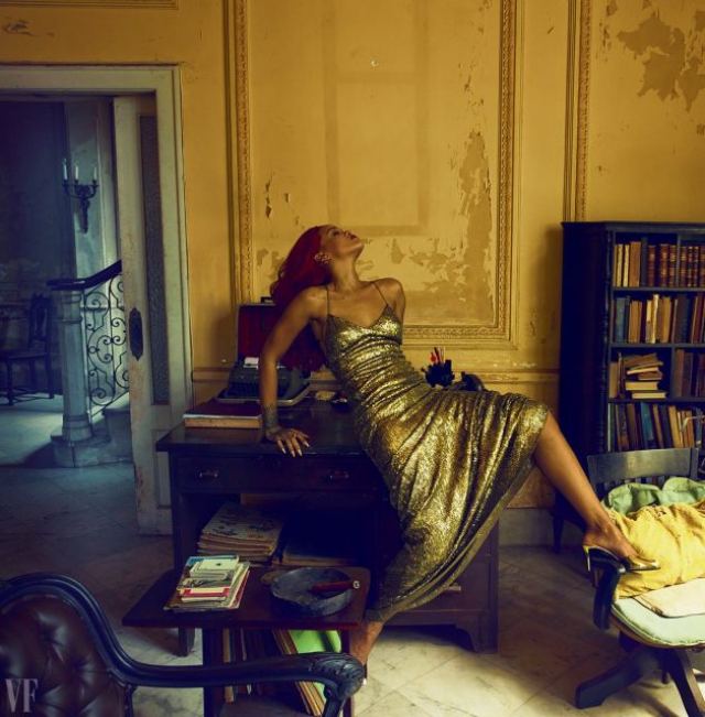 Rihanna: Ολόγυμνη για λογαριασμό του Vanity Fair (Φωτογραφίες)