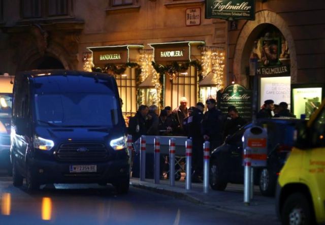 Επίθεση στη Βιέννη: Έως 15 τραυματίες στη ληστεία στην καθολική εκκλησία