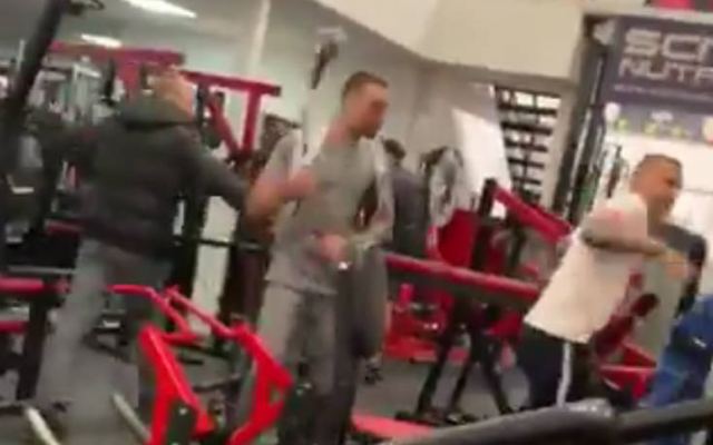 Βίντεο με άγριο καυγά μέσα σε γυμναστήριο, τα όργανα μετατράπηκαν σε… όπλα