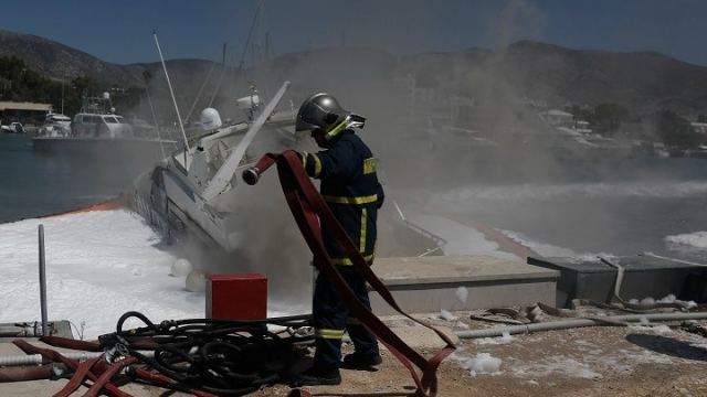 Πυρκαγιά σε αλιευτικό που βρισκόταν στο λιμάνι Γαλαξιδίου