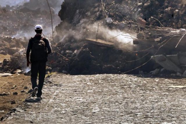 Ασύλληπτη τραγωδία! Οικογένεια έπεσε σε κρατήρα ηφαιστείου – Γλίτωσε το ένα τους παιδί
