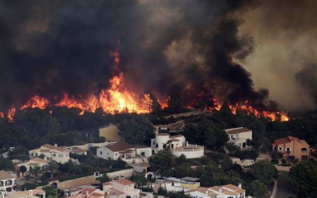 Φωτιά κατακαίει δάση στα νότια της Ισπανίας