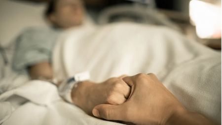 «Αν φοβάσαι τον θάνατο, αυτό θα σε ανακουφίσει» - Νοσοκόμα μοιράζεται τις εμπειρίες της με ασθενείς που πεθαίνουν