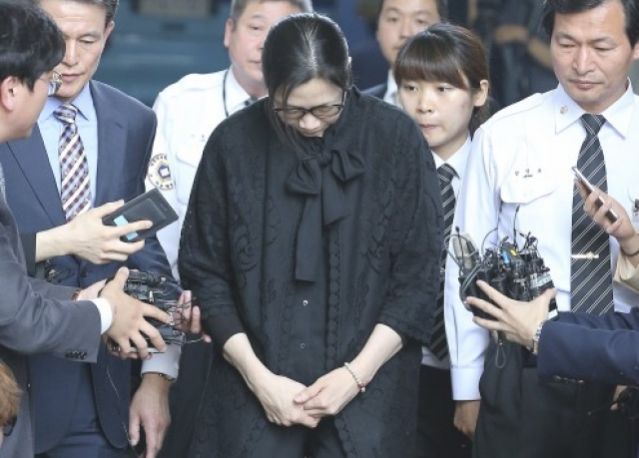 Αποφυλακίστηκε η πλούσια κακομαθημένη κόρη του προέδρου της Korean Air