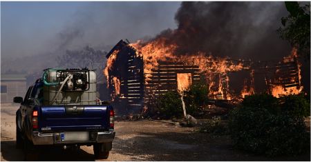 Φωτιά στον Κουβαρά: Προσαγωγή Ρουμάνου - Συνεχίζεται η μάχη με τις φλόγες