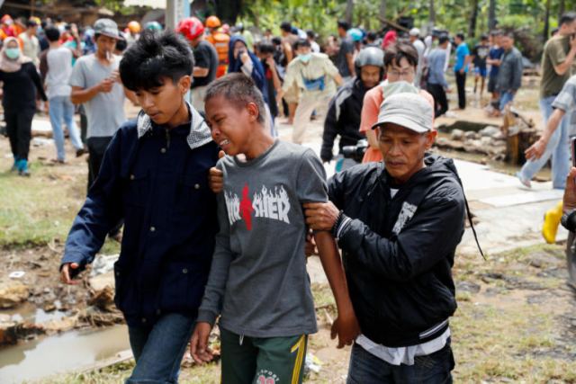 Τσουνάμι – Ινδονησία: 281 οι νεκροί, περισσότεροι από 1.000 οι τραυματίες – Τραγωδία δίχως τέλος