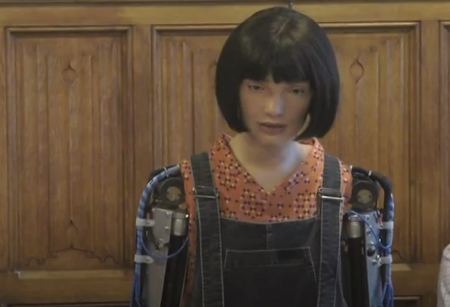 Ανθρωπόμορφο ρομπότ – καλλιτέχνης μίλησε για πρώτη φορά στο βρετανικό κοινοβούλιο