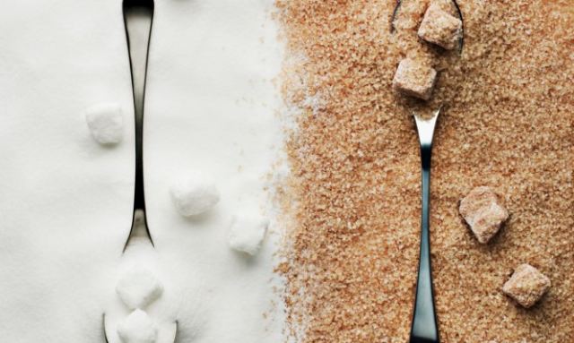 Λευκή ή καστανή (μαύρη) ζάχαρη; Δείτε ποια είναι τελικά πιο υγιεινή…