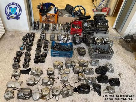 Σπείρα έκλεβε μηχανές από περιοχές της Δυτικής Αττικής και πουλούσε τα εξαρτήματα – Φωτογραφίες από το παράνομο συνεργείο στην Αγία Βαρβάρα