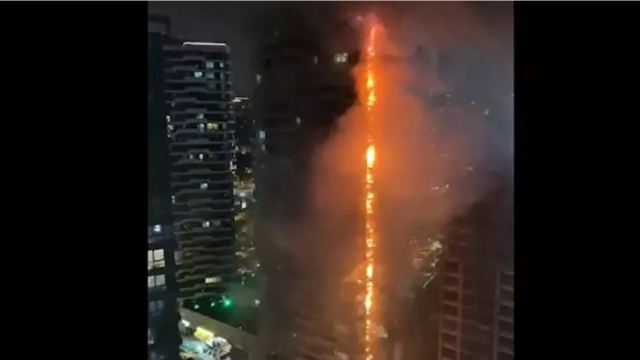 Τεράστια φωτιά σε ουρανοξύστη στην Κωνσταντινούπολη - Δείτε βίντεο