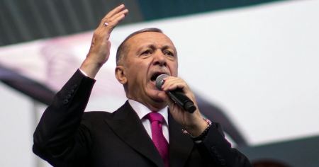 Ερντογάν σε Στόλτενμπεργκ: Η Σουηδία να απαγορεύσει τις διαδηλώσεις οπαδών του PKK εάν θέλει να εισέλθει στο NATO