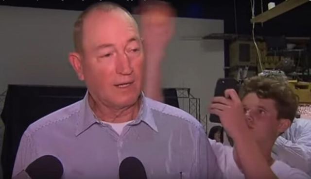 Αυστραλία: Ο έφηβος που έριξε αβγό σε ακροδεξιό πολιτικό, στηρίζει τα θύματα του Κράιστσερτς!
