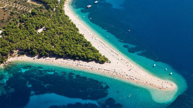 Μια ελληνική ανάμεσα στις μαγικές παραλίες του κόσμου