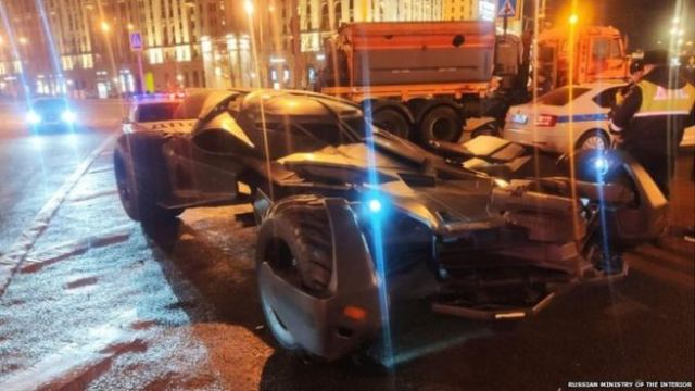 Η Ρωσική αστυνομία θεωρεί ότι το Batmobile δεν κάνει για τους δρόμους της Μόσχας