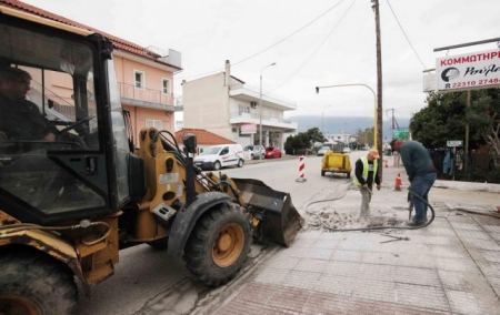 Υπεγράφη η σύμβαση για την αναβάθμιση πεζοδρομίων και οδών στην πόλη της Λαμίας