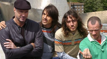 Οι Red Hot Chili Peppers έσπασαν το φράγμα του 1 δισ. προβολών με το βίντεο του Californication