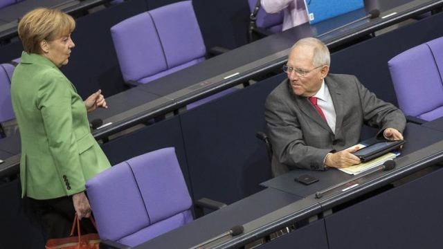 Ο Σόιμπλε θέλει συνεργασία με τους Φιλελεύθερους και όχι με το SPD