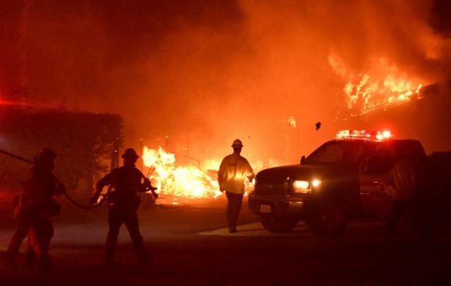 Φωτιά στην Καλιφόρνια: Τουλάχιστον 9 νεκροί και ολόκληρες ζωές στα αποκαΐδια! video, pics