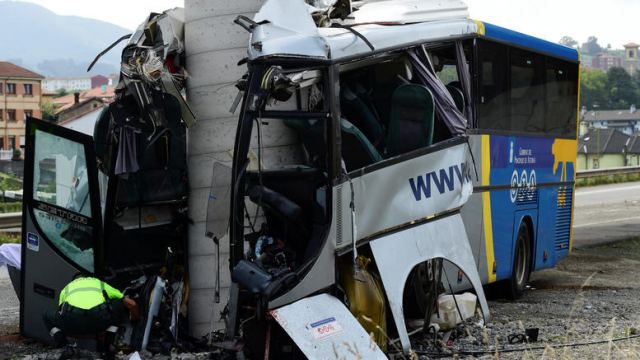 Ισπανία: Λεωφορείο σφηνώθηκε σε υποστύλωμα γέφυρας, 5 νεκροί