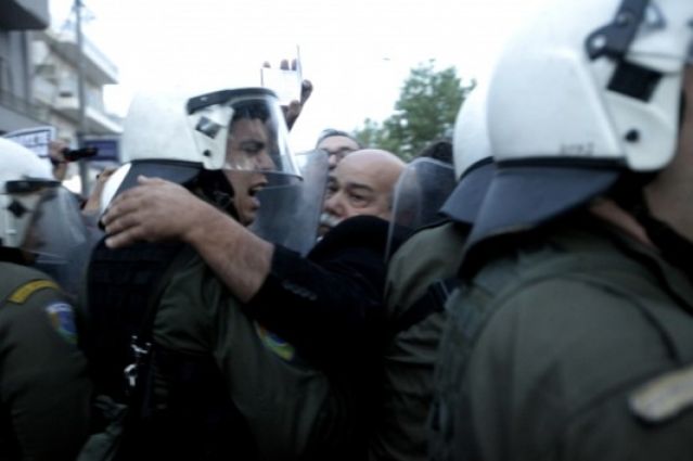 Independent: Αυτός ο άνθρωπος είναι πια υπεύθυνος για την Ελληνική Αστυνομία