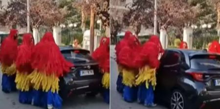 Viral στο Αίγιο: Καρναβαλιστές ντύθηκαν πλυντήριο αυτοκινήτων και έπλεναν αμάξια στον δρόμο! [βίντεο]