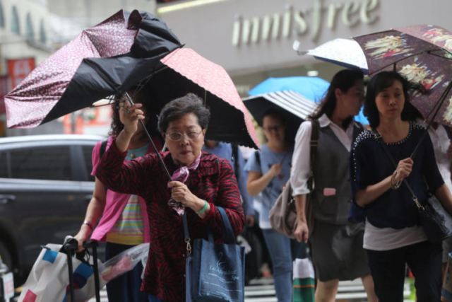 Ο τυφώνας «Μαρία» σαρώνει την Ταϊβάν! Πάνω από 2.000 άνθρωποι απομακρύνθηκαν από τις εστίες τους – video