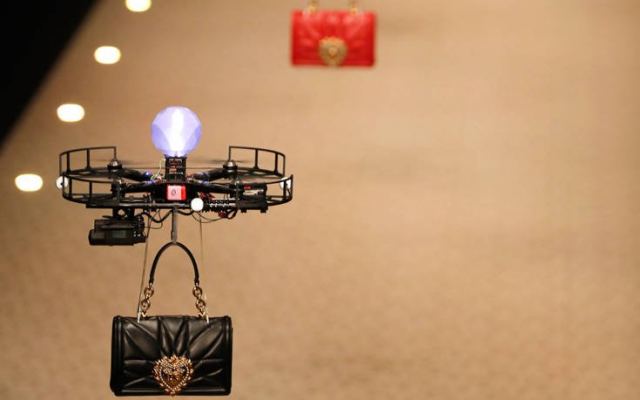 Drones έκαναν πασαρέλα στην επίδειξη των Dolce &amp; Gabbana