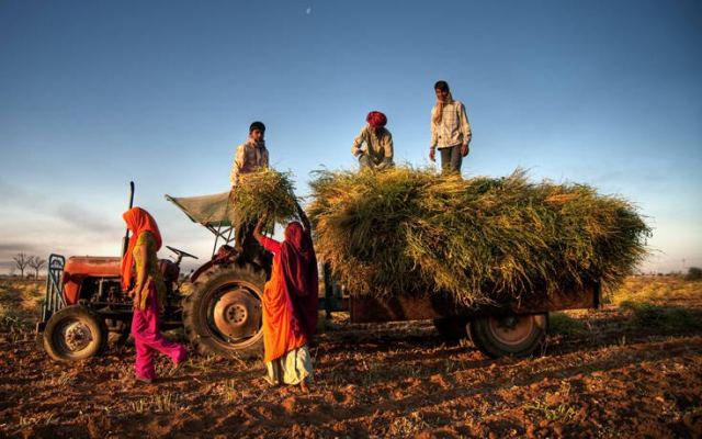 Σταρ του Bollywood ξεπλήρωσε τα χρέη 1.398 αγροτών
