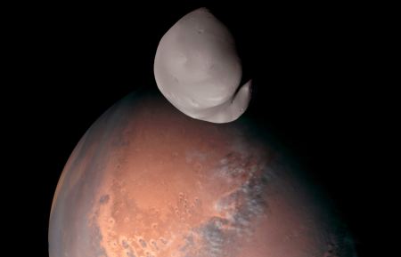 Εντυπωσιακές εικόνες του Δείμου, του μικρότερου δορυφόρου του Άρη