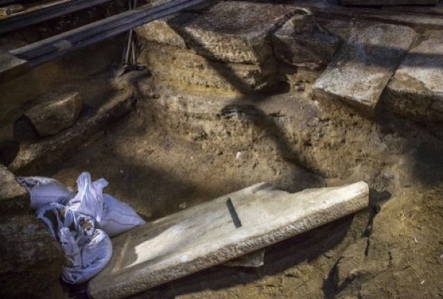 Αμφίπολη: Αποκάλυψη βόμβα της Μενδώνη για τα οστά που βρέθηκαν στον τάφο! Τι δείχνουν τα πρώτα στοιχεία!
