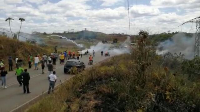 Χάος στη Βενεζουέλα, έκλεισαν τα σύνορα με την Κολομβία